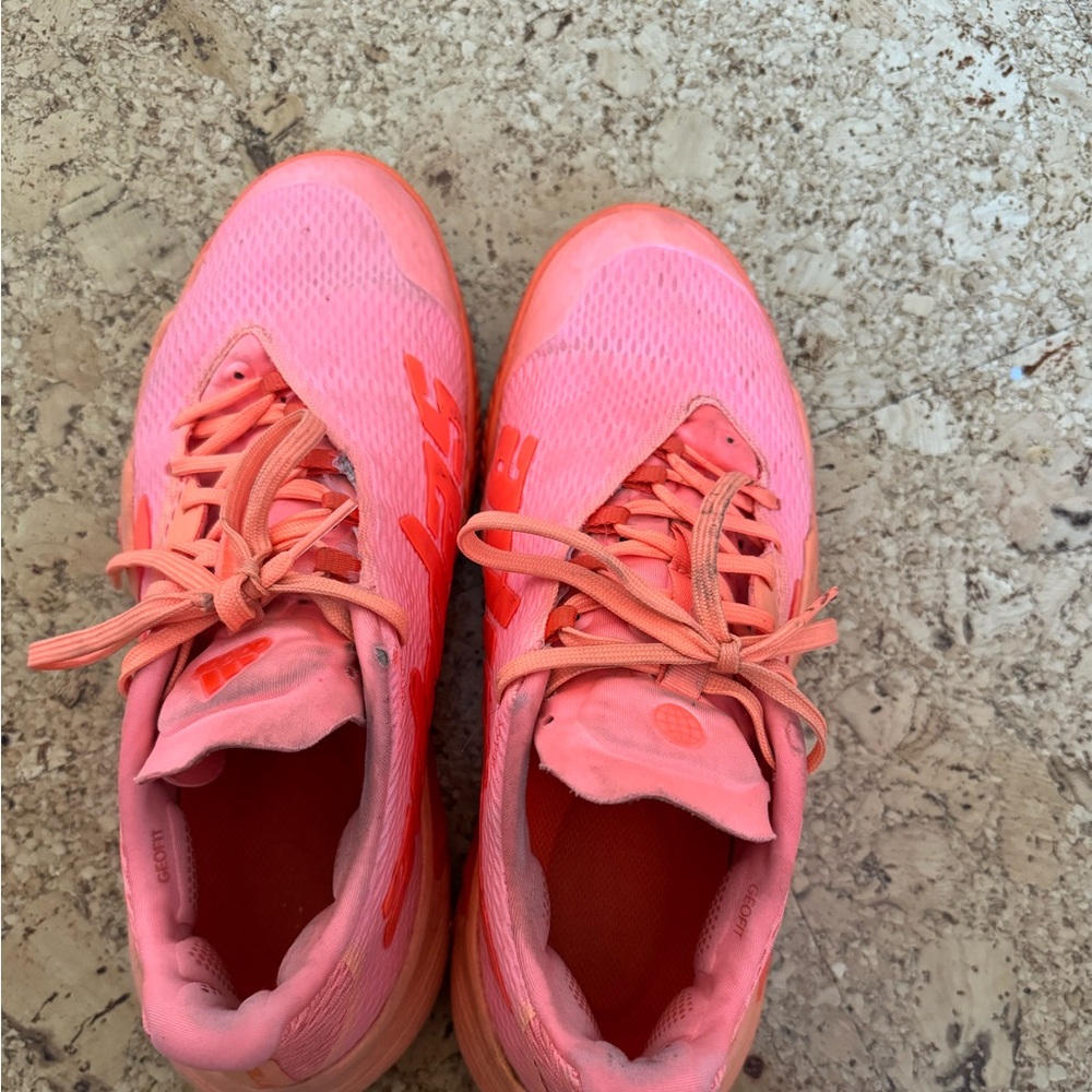 Addidas tennis shoes